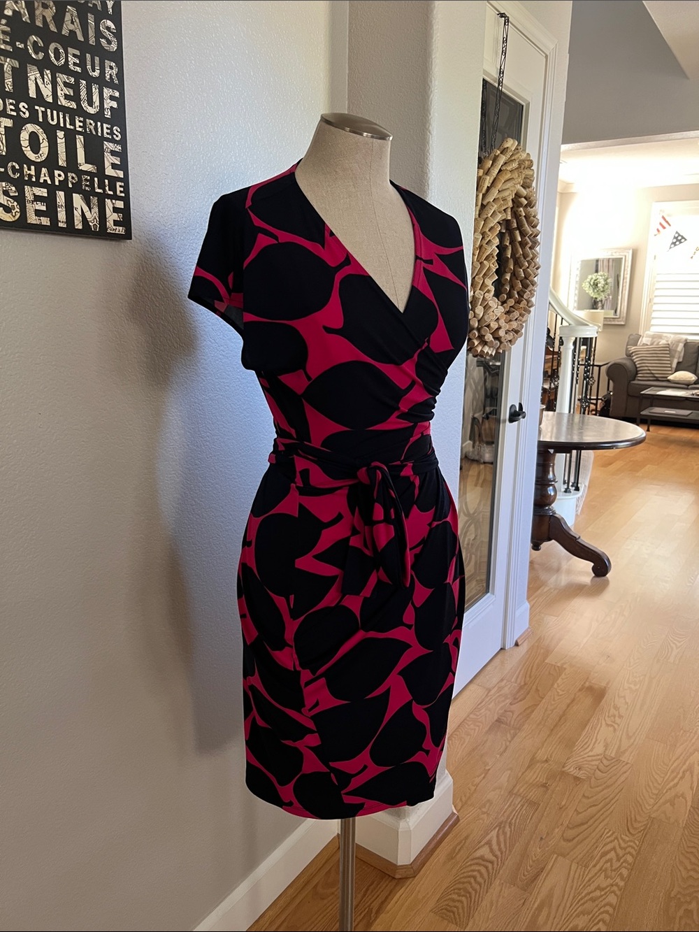 Feminine V-Neck Wrap Dress in Black and Fuchsia